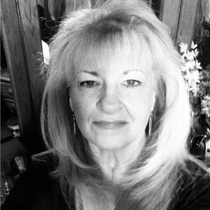 Meet your Posher, Laurie